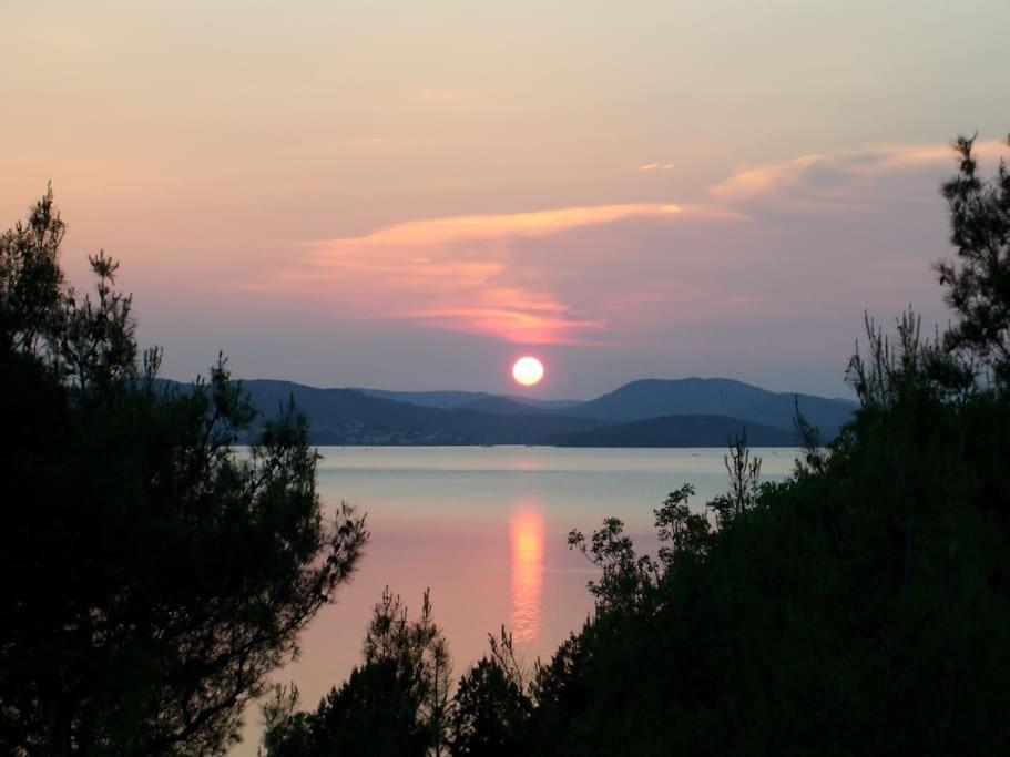 Ferienhaus Am Wasser - Kuca Rio - Iberische Finca In Dalmatien Bilice Kültér fotó