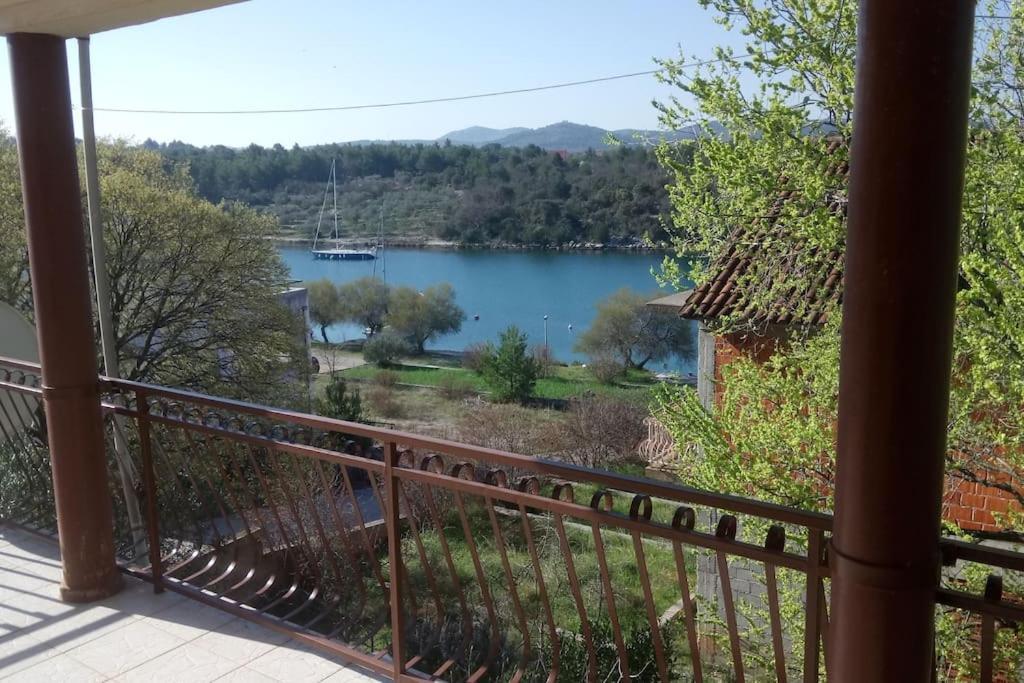 Ferienhaus Am Wasser - Kuca Rio - Iberische Finca In Dalmatien Bilice Kültér fotó